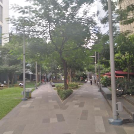 2 Bedrooms Units Forbes Area 5Th Avenue Bgc Center 马尼拉 外观 照片