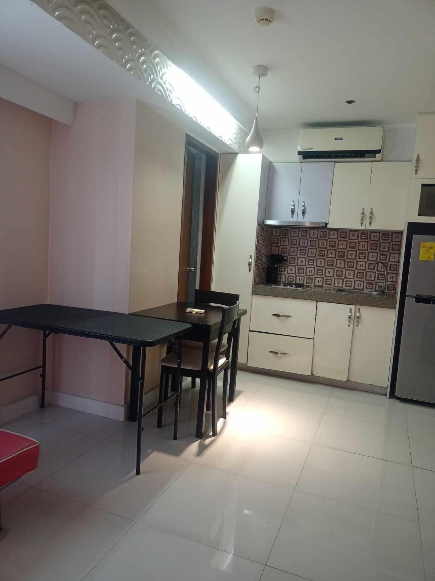 2 Bedrooms Units Forbes Area 5Th Avenue Bgc Center 马尼拉 外观 照片