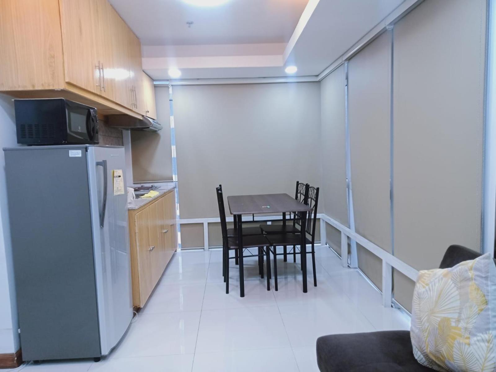 2 Bedrooms Units Forbes Area 5Th Avenue Bgc Center 马尼拉 外观 照片