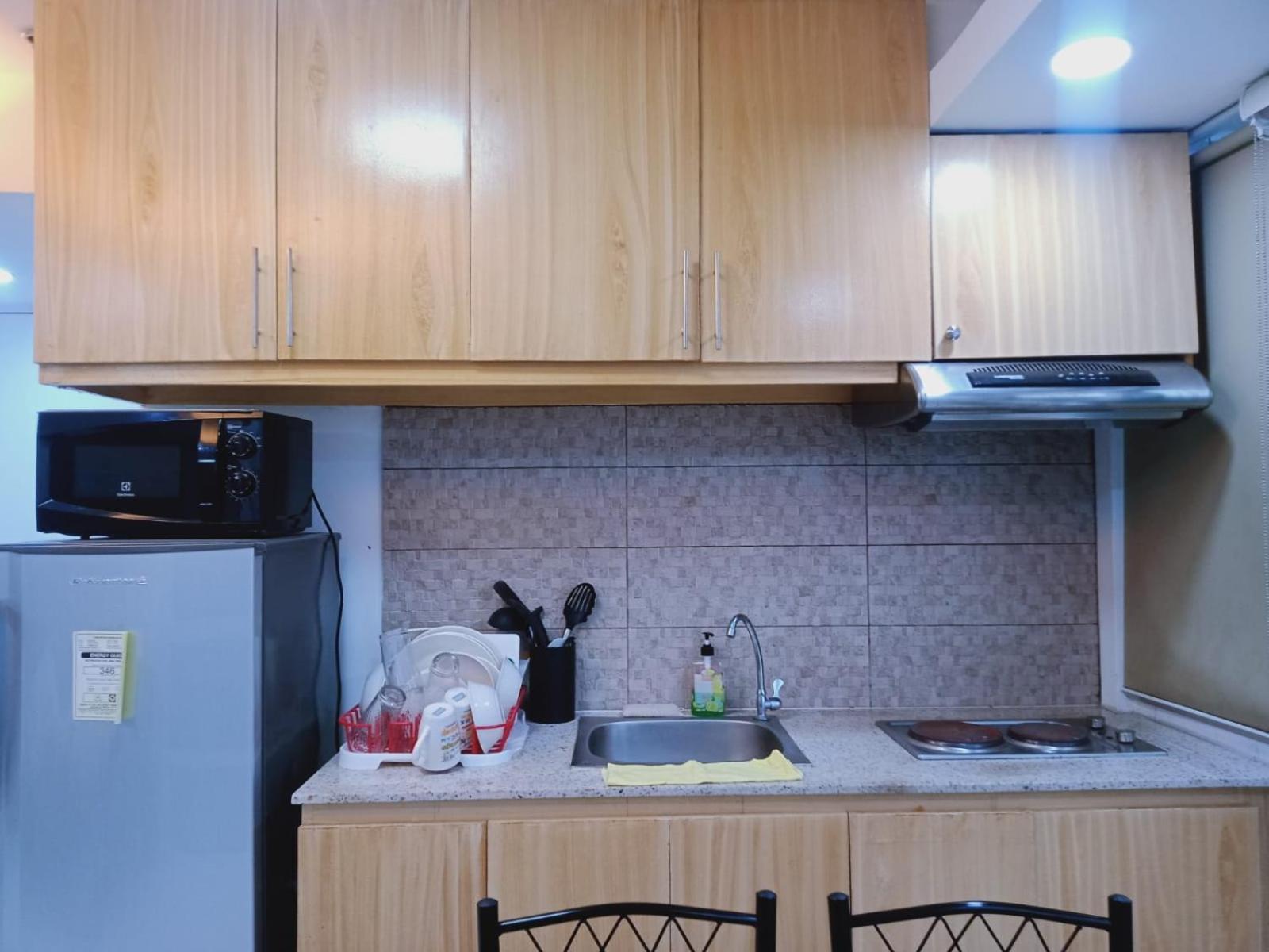 2 Bedrooms Units Forbes Area 5Th Avenue Bgc Center 马尼拉 外观 照片
