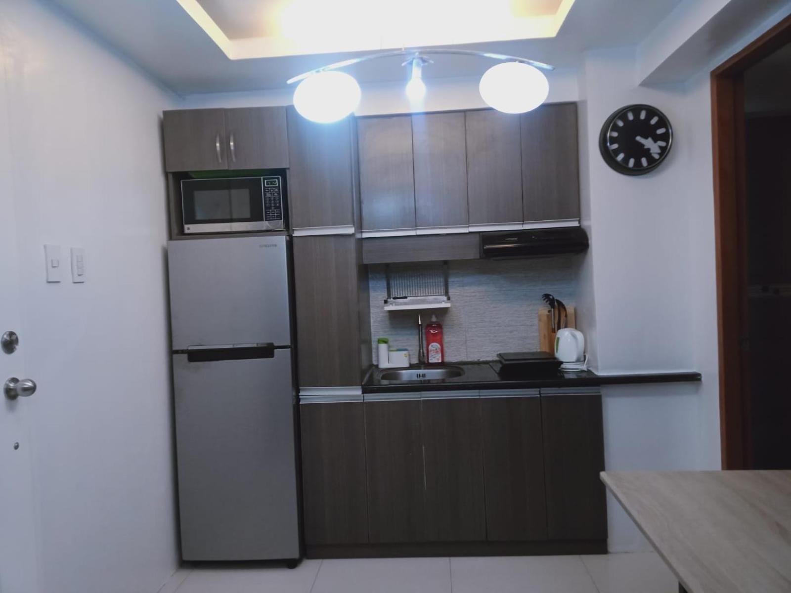 2 Bedrooms Units Forbes Area 5Th Avenue Bgc Center 马尼拉 外观 照片