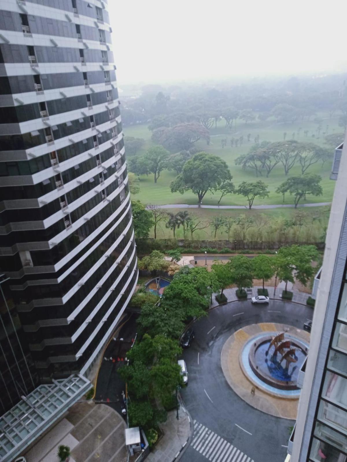 2 Bedrooms Units Forbes Area 5Th Avenue Bgc Center 马尼拉 外观 照片