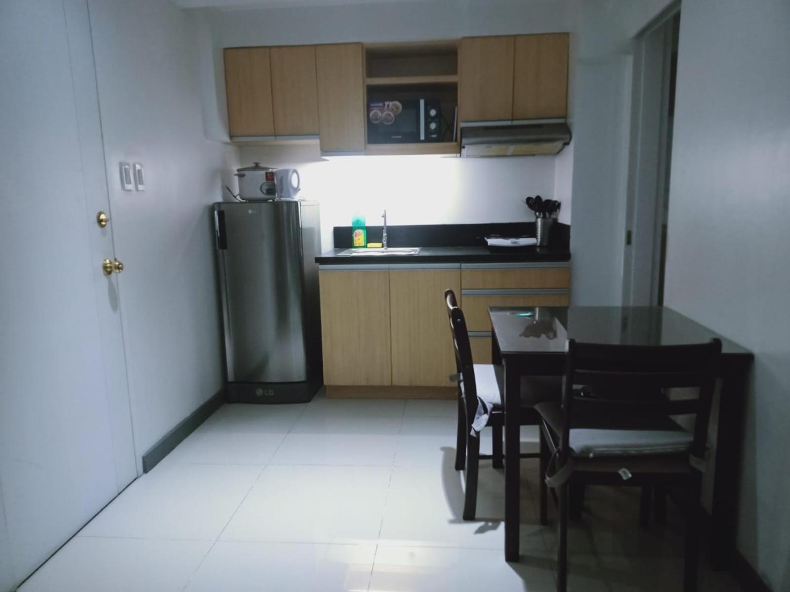 2 Bedrooms Units Forbes Area 5Th Avenue Bgc Center 马尼拉 外观 照片