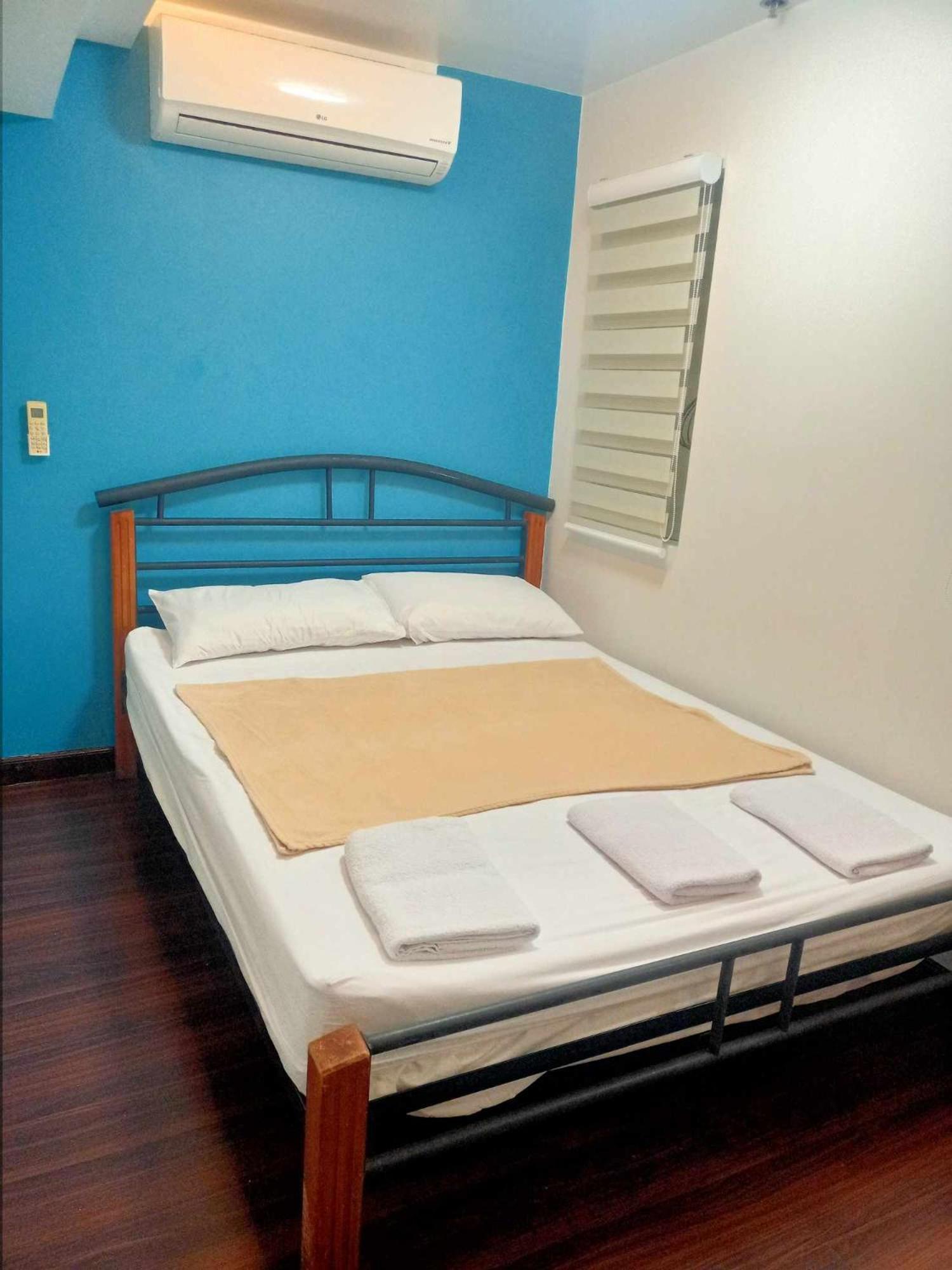 2 Bedrooms Units Forbes Area 5Th Avenue Bgc Center 马尼拉 外观 照片