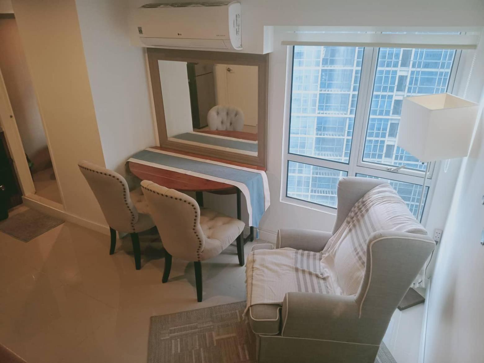 2 Bedrooms Units Forbes Area 5Th Avenue Bgc Center 马尼拉 外观 照片