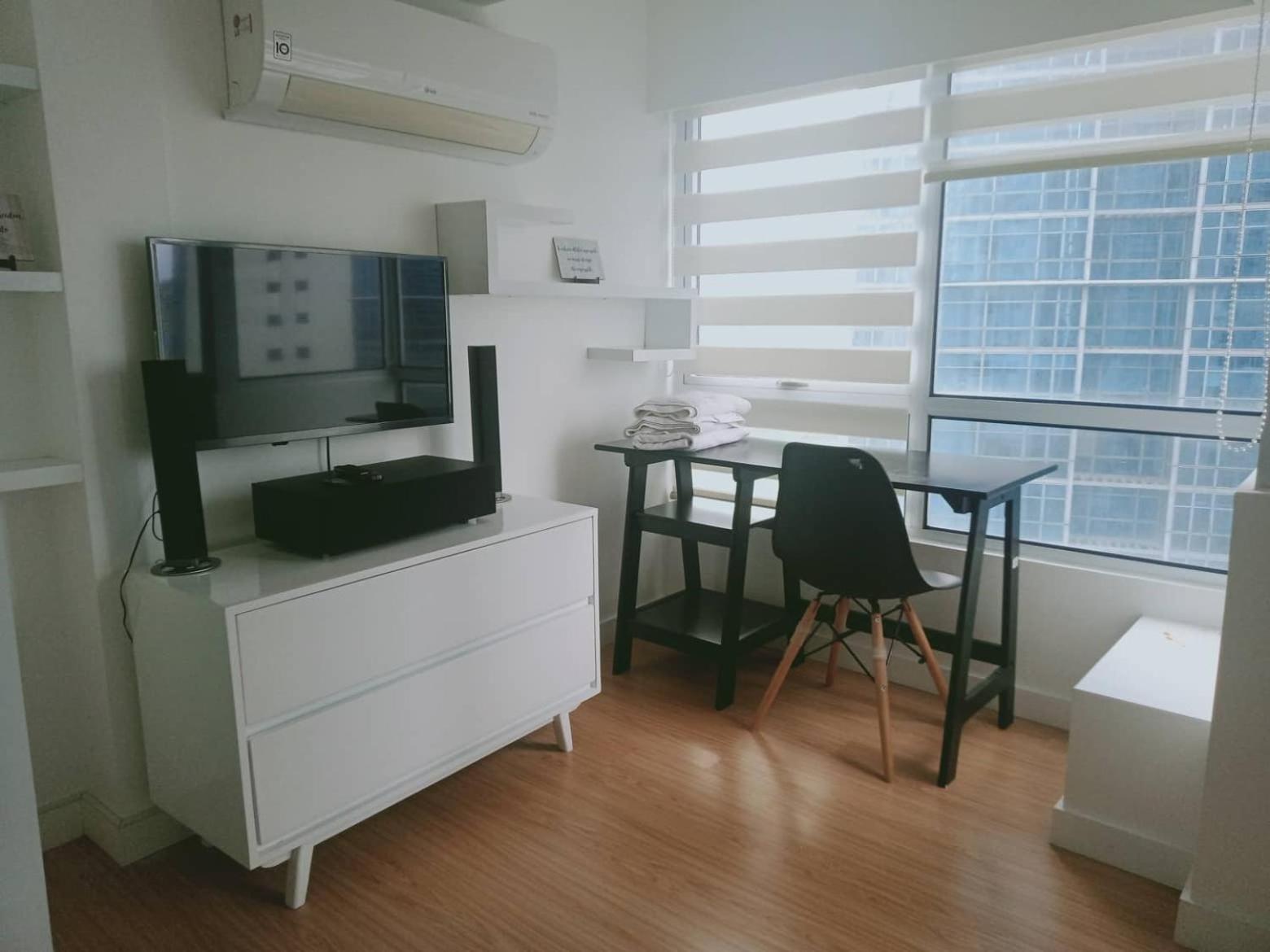 2 Bedrooms Units Forbes Area 5Th Avenue Bgc Center 马尼拉 外观 照片