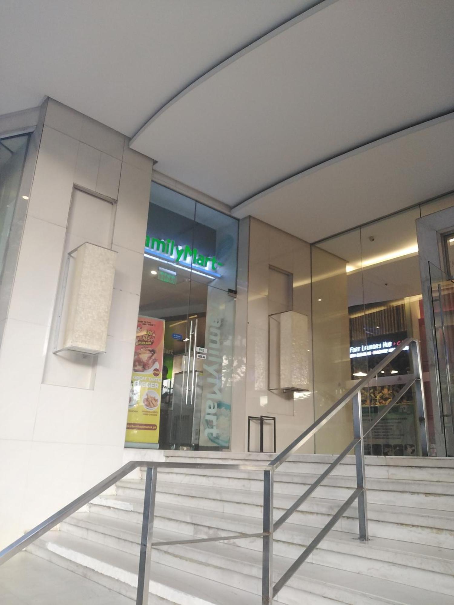 2 Bedrooms Units Forbes Area 5Th Avenue Bgc Center 马尼拉 外观 照片
