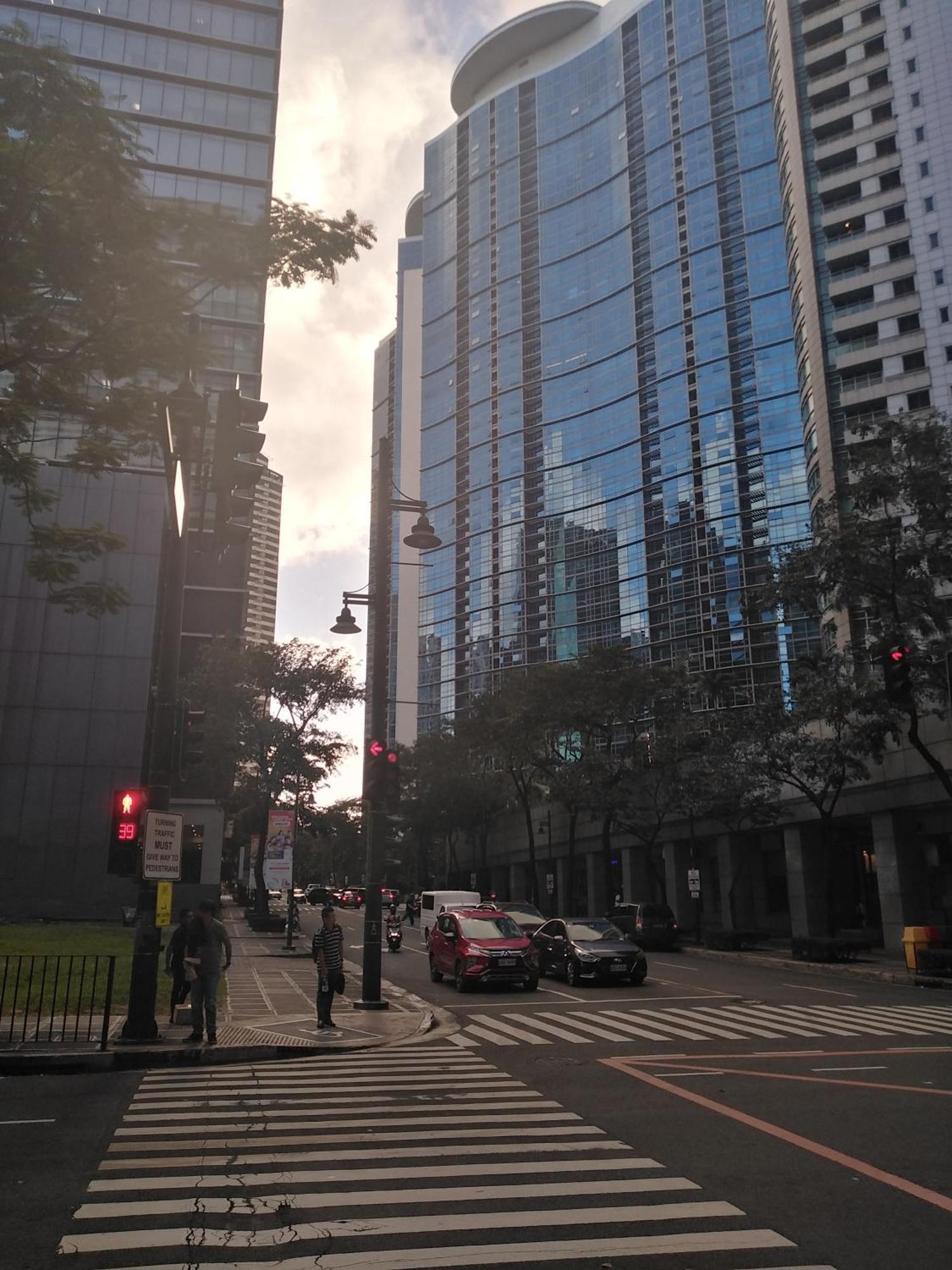 2 Bedrooms Units Forbes Area 5Th Avenue Bgc Center 马尼拉 外观 照片