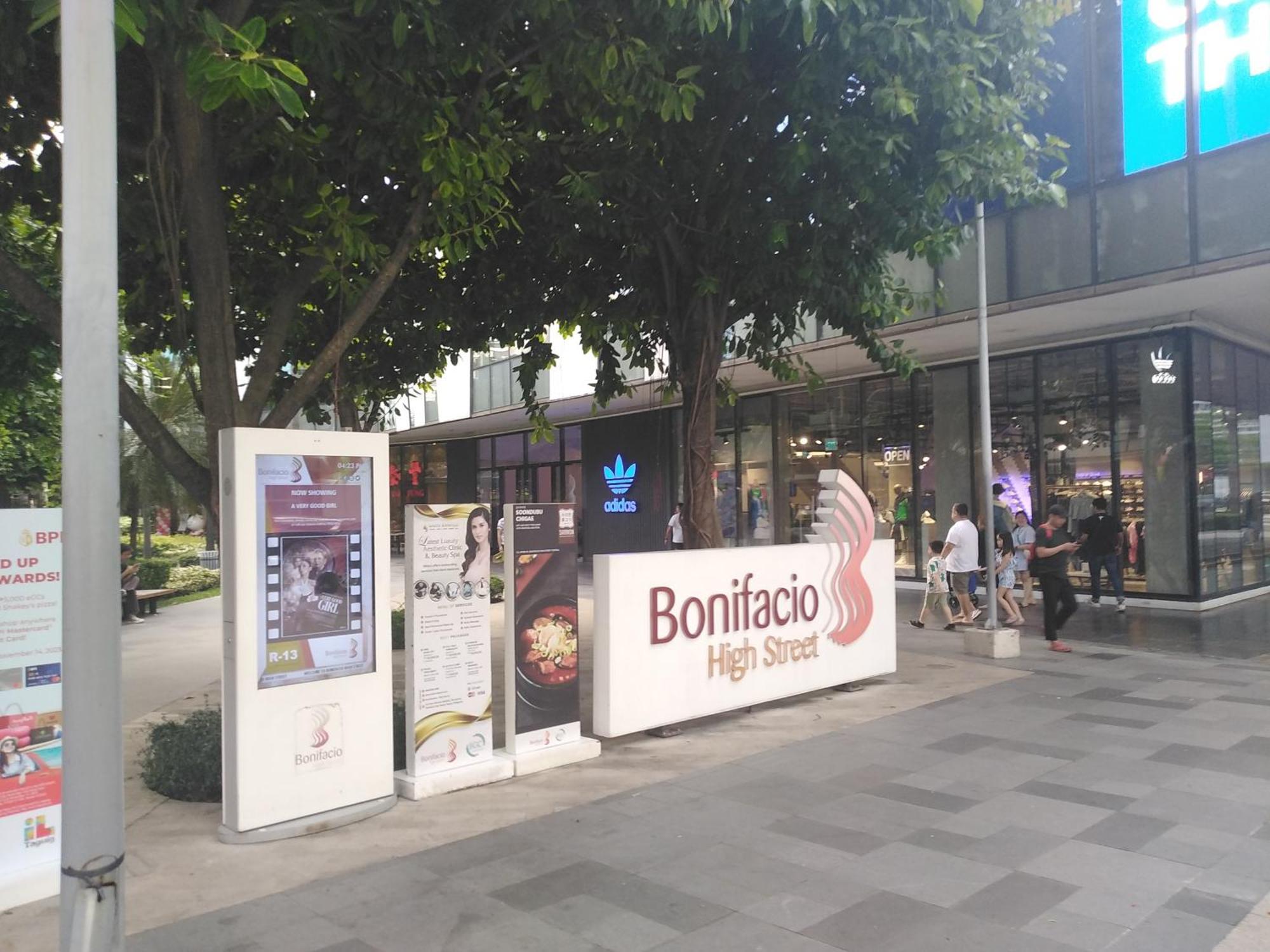 2 Bedrooms Units Forbes Area 5Th Avenue Bgc Center 马尼拉 外观 照片