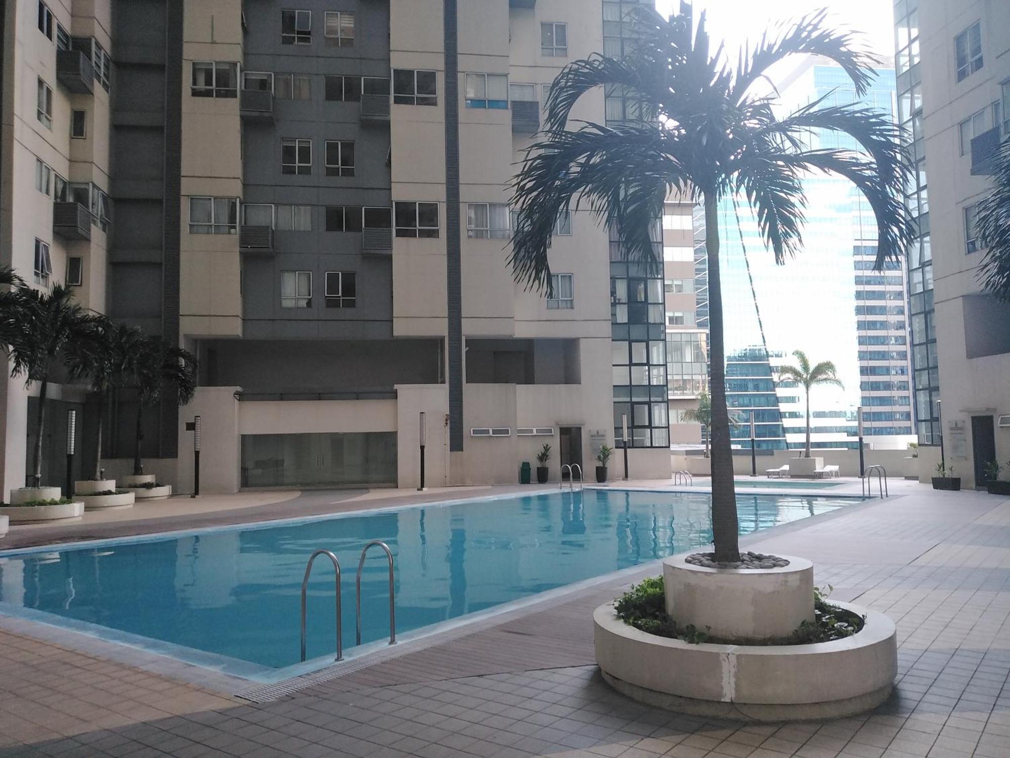 2 Bedrooms Units Forbes Area 5Th Avenue Bgc Center 马尼拉 外观 照片