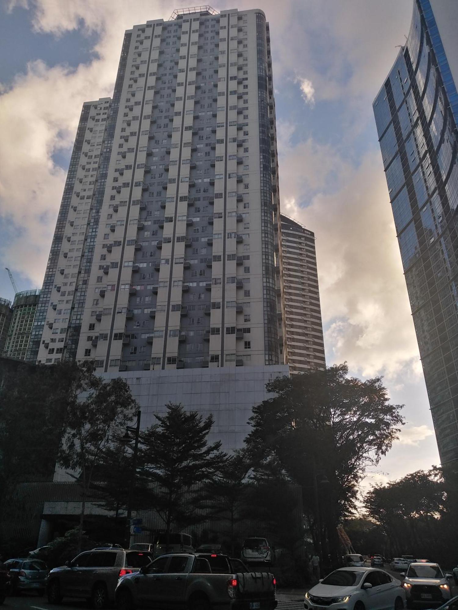 2 Bedrooms Units Forbes Area 5Th Avenue Bgc Center 马尼拉 外观 照片